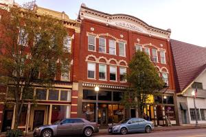 The Railhouse Loft. Central Downtown Location.