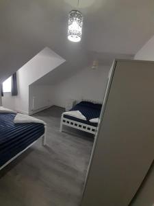 a room with two beds and a mirror in it at RAYAN'S LODGE STRATFORD in London