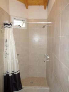 a bathroom with a shower with a shower curtain at Departamento confortable en Guaymallén in Guaymallen