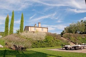Vonkajšia záhrada v ubytovaní Villa Danilo by PosarelliVillas
