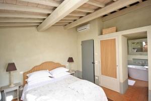 Posteľ alebo postele v izbe v ubytovaní Villa Danilo by PosarelliVillas