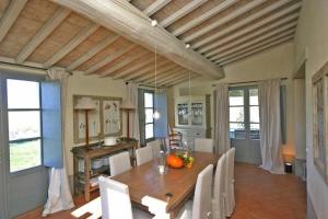 Posedenie v ubytovaní Villa Danilo by PosarelliVillas