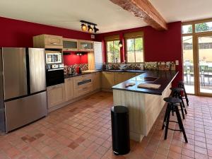 Fotografia z galérie ubytovania Luxe et sérénité : jacuzzi, sauna, piscine chauffée, home-cinéma et plus près du Mans - FR-1-410-396 v destinácii Yvré-lʼÉvêque