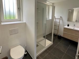 Fotografia z galérie ubytovania Luxe et sérénité : jacuzzi, sauna, piscine chauffée, home-cinéma et plus près du Mans - FR-1-410-396 v destinácii Yvré-lʼÉvêque