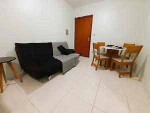 a living room with a couch and a table at Central APTO Santa Cruz do Sul in Santa Cruz do Sul