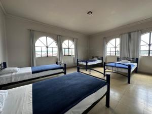 Una cama o camas en una habitación de Hostal Andaina
