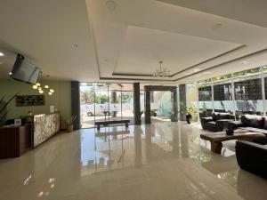 Posezení v ubytování T HOTEL KUALANAMU