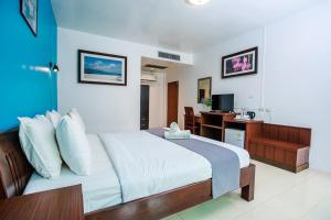 TV a/nebo společenská místnost v ubytování Ao Nang Baan Suan Resort