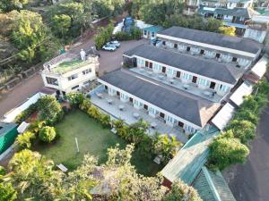 een luchtfoto van een huis bij King Garden in Mahabaleshwar