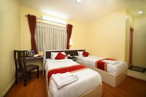 Letto o letti in una camera di Hotel Odyssey Nepal