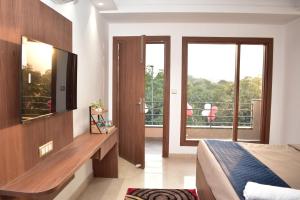 Postel nebo postele na pokoji v ubytování Qotel Hotel Signature BNB-Ashok Vihar