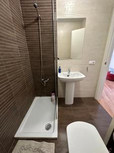 A bathroom at Apartamento Nuevo Duplex Még 9 kép