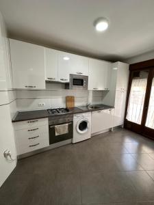 A kitchen or kitchenette at Apartamento Nuevo Duplex