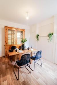 a dining room with a wooden table and chairs at STUNNING 5 bed House in Clapham - FREE WIFI! in London