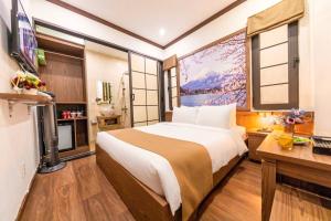 Postel nebo postele na pokoji v ubytování Khai Ngoc Hotel Da Lat City