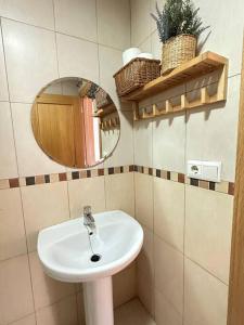 a bathroom with a sink and a mirror at De la nieve y de montaña in Valdelinares