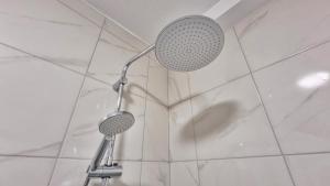 Kúpeľňa v ubytovaní La Résidence Évasion 2 - Original - Gare - Wifi - Relax BNB