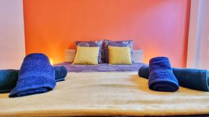 Posteľ alebo postele v izbe v ubytovaní La Résidence Évasion 2 - Original - Gare - Wifi - Relax BNB