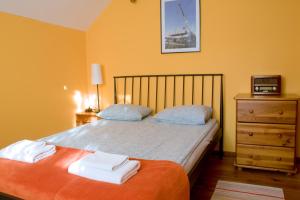 a bedroom with a bed with towels on it at Gościniec Koćmierzów in Sandomierz