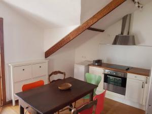 Kuchyň nebo kuchyňský kout v ubytování Appartement près des plages du Mourillon