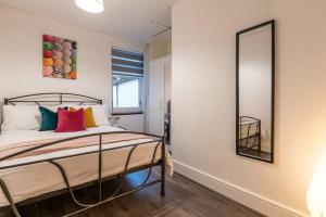 A bed or beds in a room at Brand New Must See Stylish Apt W/Free Parking