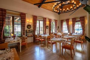 a dining room with tables and chairs and windows at Wineport Lodge Agva in Ağva