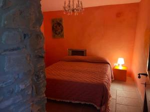 a bedroom with a bed and a stone wall at Borgo il cantuccio - Casa Simona con piscina condivisa in Molino di Renzetti
