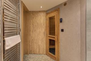Kúpeľňa v ubytovaní Chalet d'Olivier - Alpes Travel - Les Praz (Sleeps 8)
