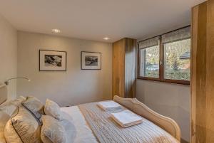Posteľ alebo postele v izbe v ubytovaní Chalet d'Olivier - Alpes Travel - Les Praz (Sleeps 8)