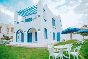 Bazén v ubytování Tunis Oasis 4 Bedrooms private villa with private pool nebo v jeho okolí
