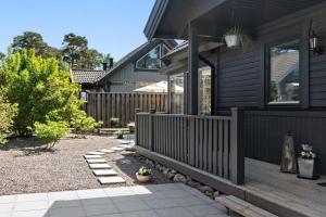 Zahrada ubytování Charming 2-floor house by the sea in Ahus Sweden