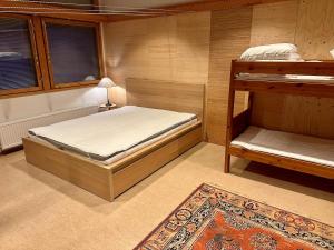 a bedroom with a bunk bed and a rug at Juuri remontoitu kodikas asunto Anttolan satamassa in Anttola