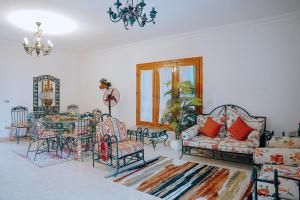 Posezení v ubytování Tunis Oasis 4 Bedrooms private villa with private pool