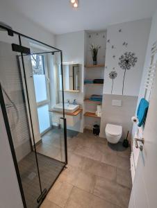 Bilik mandi di apartments-like-home-199 Mahlow +24 gambar