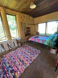 Foto sihtkohas Stewarts River asuva majutusasutuse Off Grid Cob Home galeriist +37 fotot