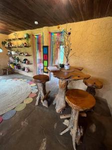 Foto sihtkohas Stewarts River asuva majutusasutuse Off Grid Cob Home galeriist