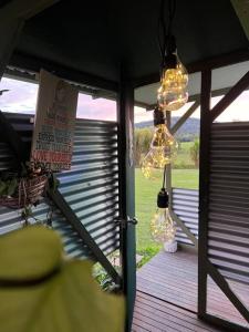 Foto sihtkohas Stewarts River asuva majutusasutuse Off Grid Cob Home galeriist