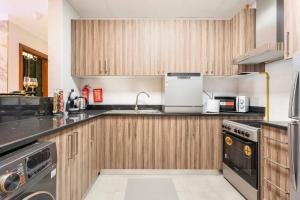 Gambar di galeri bagi Luxury Downtown Apt 3Min From DM di Dubai
