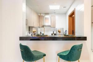 Gambar di galeri bagi Luxury Downtown Apt 3Min From DM di Dubai