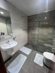 Gambar di galeri bagi Luxury Downtown Apt 3Min From DM di Dubai