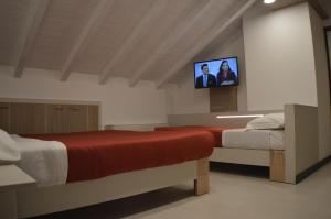 Tempat tidur dalam kamar di Sempione Hotel Malpensa