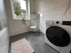 Koupelna v ubytování modernes und gemütliches Gartenapartent für 5-6 Pers.*zentral*Netflix*TOP + 19 fotografií