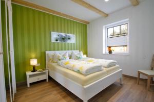 En eller flere senge i et værelse på Spreewald Ferienhaus Bludniki + 6 billeder