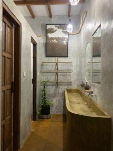 a bathroom with a large wooden tub in a room at Vin vin in Ubud