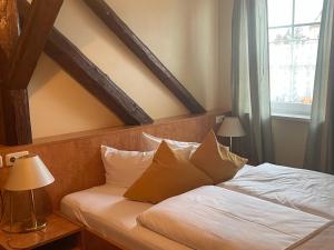 Postel nebo postele na pokoji v ubytování Harzhotel Warnstedter Krug