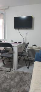 TV a/nebo společenská místnost v ubytování Fontana Apartman
