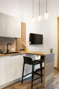 a kitchen with a wooden desk with a black chair at Studio in the heart of Cluj in Cluj-Napoca