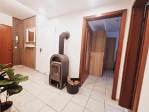 a living room with a wood stove in a room at Tom's FeWo in Pommelsbrunn