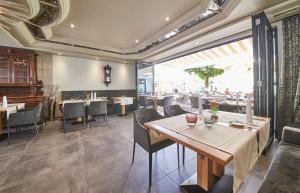 a restaurant with tables and chairs and a large window at Gästehaus Zur Traube in Reil