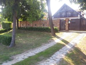 Vonkajšia záhrada v ubytovaní Apartment in Balatonszemes 38456
